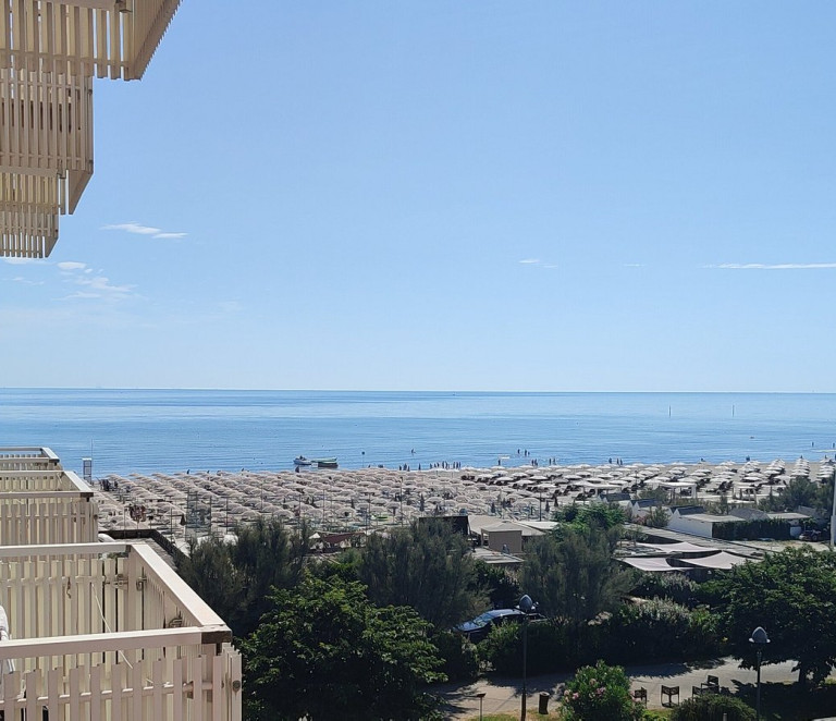 media.fronte mare HOTEL DELFINO